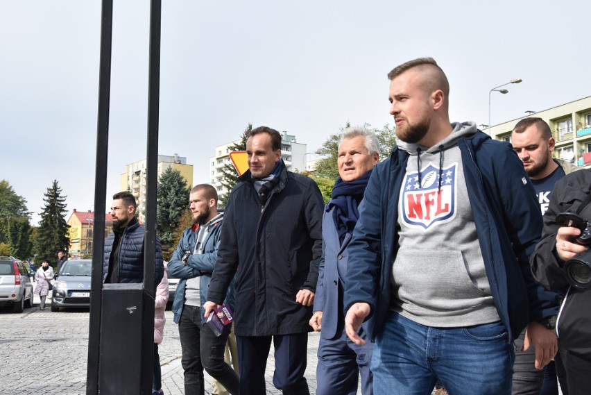 Aleksander Kwaśniewski odwiedził Chrzanów. Zachęcał do głosowania na lewicę [ZDJĘCIA, WIDEO]