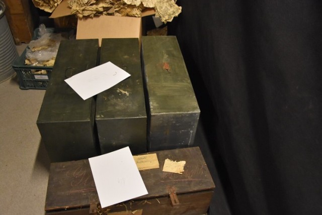 Skarb znaleziony w piwnicy jednej z kamienic w Wałbrzychu na Dolnym Śląsku