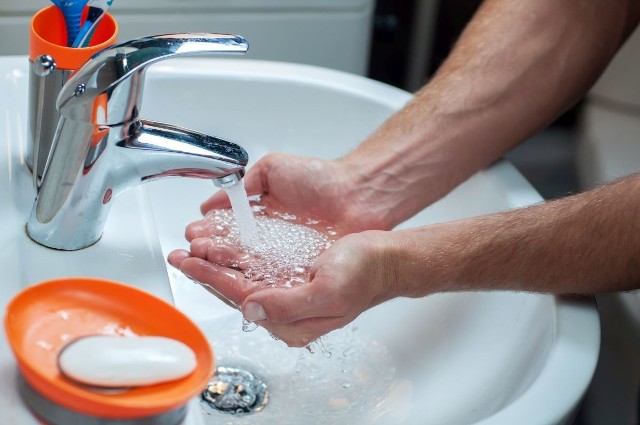 Aby mycie rąk miało prawdziwy sens, należy wykonywać tę czynność prawidłowo