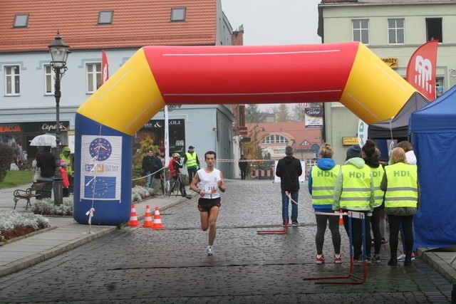 250 biegaczy na starcie Półmaratonu w Wodzisławiu Śląskim [ZDJĘCIA]