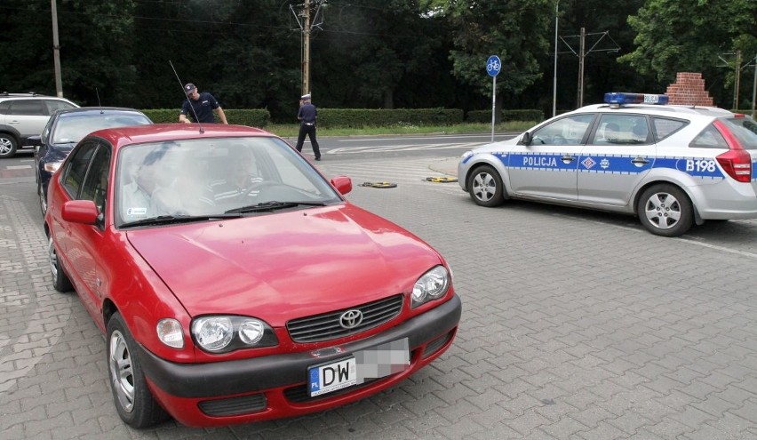 Kierowcy domagali się policji na Mickiewicza. Teraz sypią się mandaty po 250 zł (FILM, ZDJĘCIA)