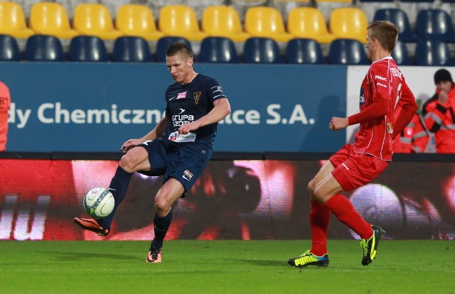 Marcin Robak (z lewej) uważa, że Pogoń w lidze zagra lepiej.