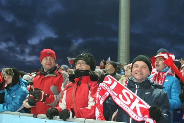 Kibice zawsze chętnie przyjeżdżają do Wisły na PŚ w skokach     Zobacz kolejne zdjęcia. Przesuwaj zdjęcia w prawo - naciśnij strzałkę lub przycisk NASTĘPNE