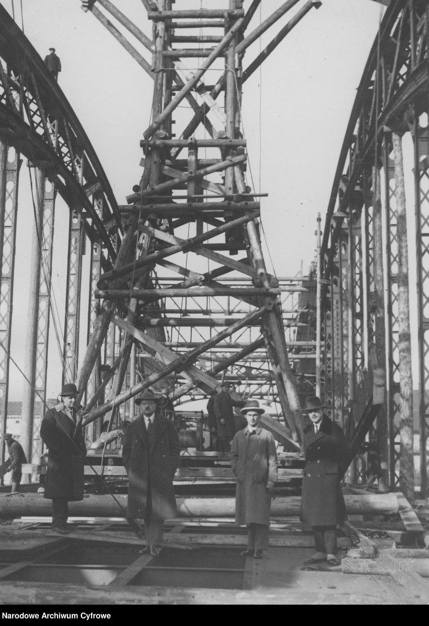 Budowa mostu im. Józefa Piłsudskiego rozpoczęła się w 1926r.