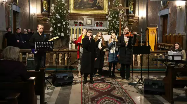 W parafii świętego Wojciecha w Kielcach, po mszy świętej o godzinie 11, wystąpił zespół muzyczny "Umiłowani".