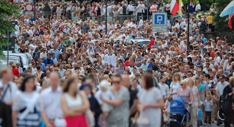 Kilka tysięcy osób wzięło udział w procesji Bożego Ciała w...
