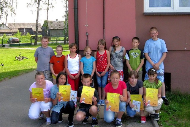 Uczniowie z Publicznej Szkoły Podstawowej w Zdziechowie wzięli udział w Ogólnopolskim Konkursie Wiedzy o Janie Pawle II.