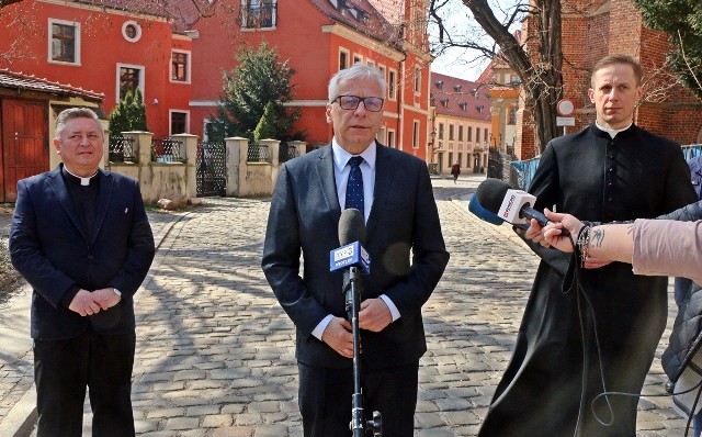Wojewoda dolnośląski podjął współpracę z Kościołem wrocławskim, by wykorzystać potencjał lokalowy parafii.