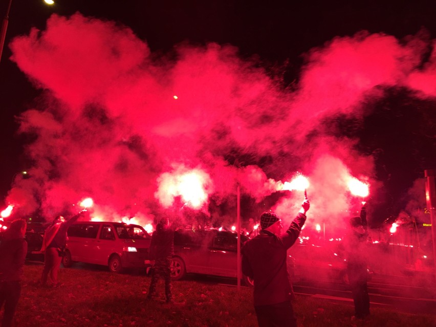 Wielkie racowisko kibiców Lecha Poznań z okazji 99. rocznicy...