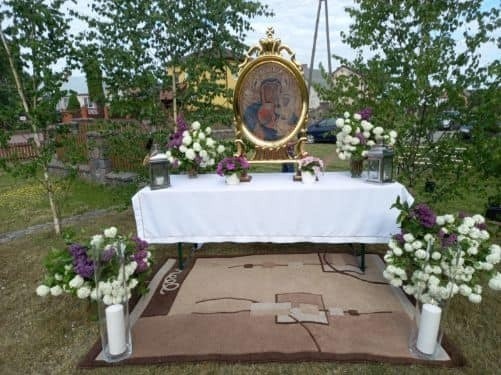 Boże Ciało w parafii pw. Ducha Świętego w Węgrzynowie. Tak wyglądały ołtarze na Boże Ciało. 3.06.2021