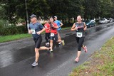 BMW Gazda Półmaraton Zawierciański 2019 ZDJĘCIA + WYNIKI Uczestnicy przebiegli 21 km w deszczu