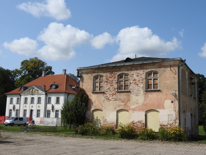 Odkrywamy tajemnice budynku przy pałacyku w Choroszczy. To nie XVIII, ale XX wiek. Jednak obiektowi należy się ochrona