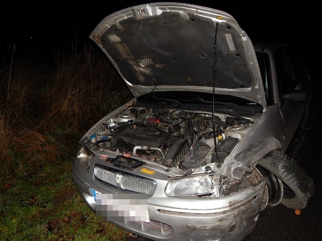 W Redwankach niedaleko Ustki dziś 29.12 wieczorem pojawił się groźny wypadek samochodu osobowego, w którym poszkodowana została kobieta.