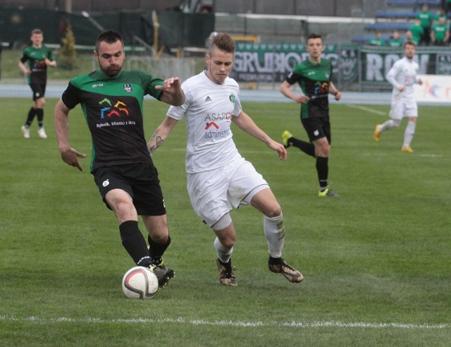 Kamil Cupriak (z prawej) strzelec gola dla Radomiaka.