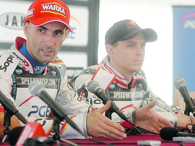 Tomasz Gollob (z lewej) i Jarosław Hampel prowadzili Polskę do zwycięstw w Drużynowym Pucharze Świata. Czy poprowadzą w turnieju par?