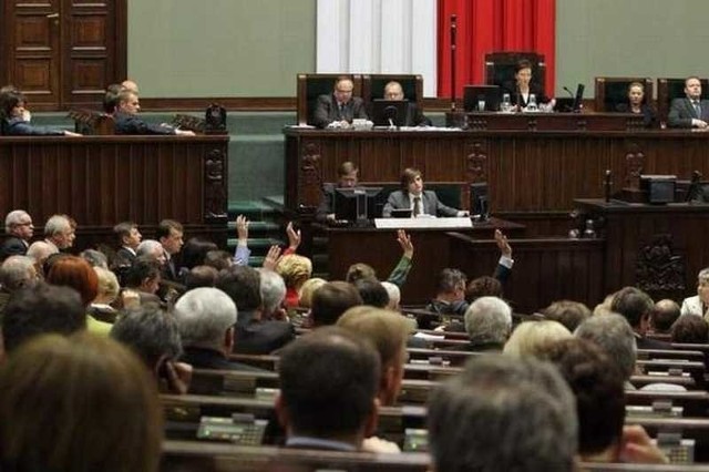 Koniec Sejmu w obecnym kształcie. Politycy twierdzą, że może dojść do przedterminowych wyborów.