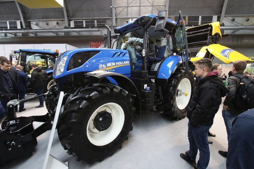 Potęga definiuje cenę. Na stoisku New Holland oblegany jest...