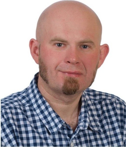 Konrad Krzyżak ma 48 lat i jest nauczycielem w Regionalnym...