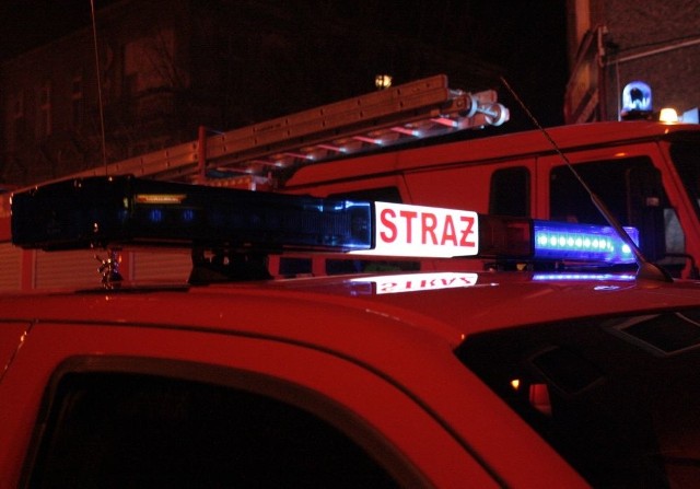 Ogień wybuchł wczoraj wieczorem w mieszkaniu komunalnym przy ul. Słowiańskiej.