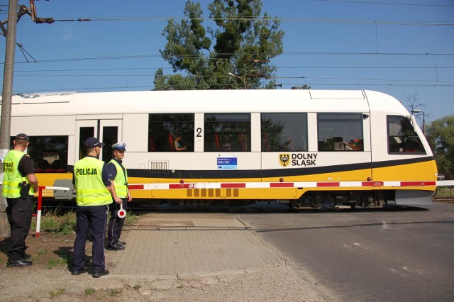 Wspólna akcja SOK i policji na przejeździe przez ul. Czajkowskiego we Wrocławiu