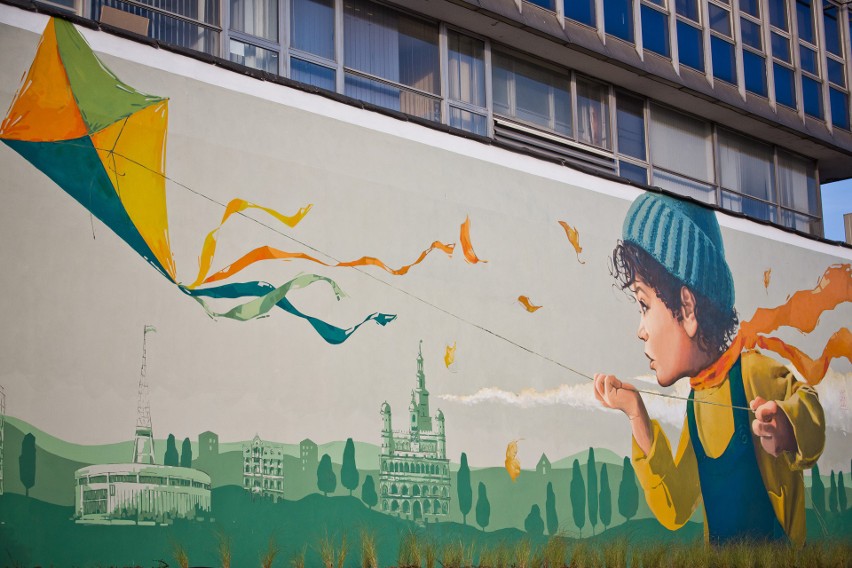 Mural zajmuje powierzchnię ponad 230 m². Był malowany...