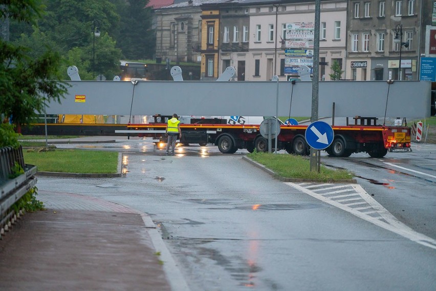 Nowy Sącz. Pierwsze elementy Mostu Heleńskiego już dotarły