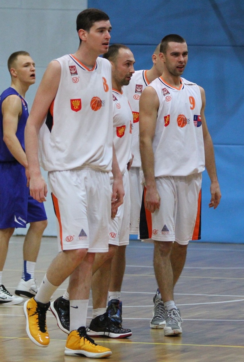 Sezon 2013/2014 był ostatnim sezonem koszykarzy UMKS Kielce,...