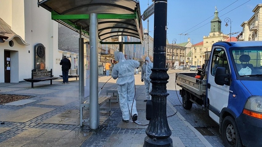 - W trosce o bezpieczeństwo pasażerów MPK Lublin dezynfekuje...