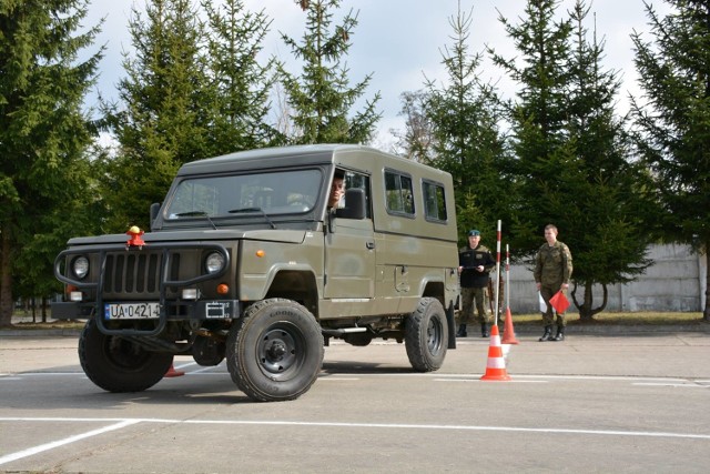 W środę 06 kwietnia br. przeprowadzono konkurs o miano najlepszego kierowcy 12 Szczecińskiej Dywizji Zmechanizowanej.