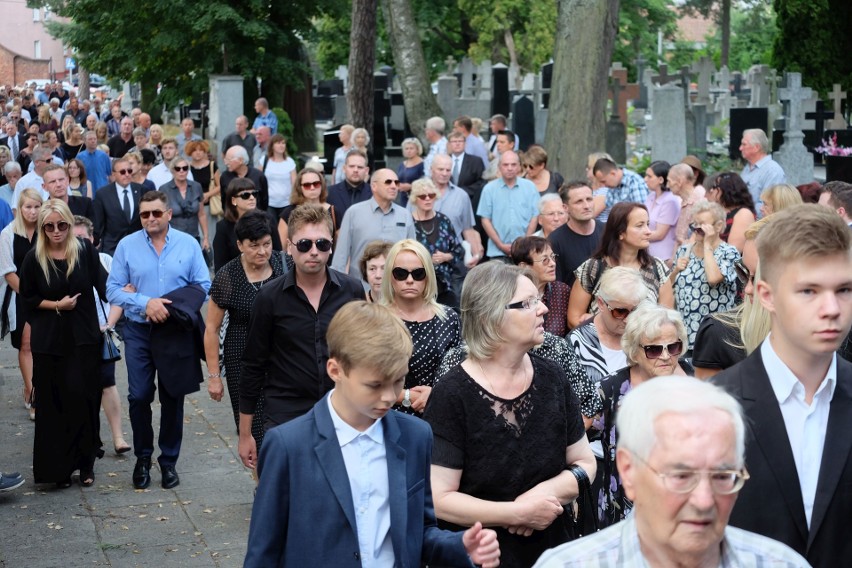 Pogrzeb Jarosława Dziemiana na cmentarzu farnym w...