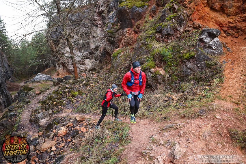 Kilkaset osób w Ultra CK Maratonie w Kielcach -  biegacze i kolarze MTB. Były Piekielna Pętla, Czarci Oddech i Upiorna 30. Zobacz zdjęcia