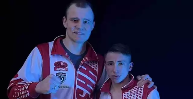 Złoty medalista Mistrzostw Polski w boksie Hubert Wrona (z prawej) z trenerem Danielem Adamcem.