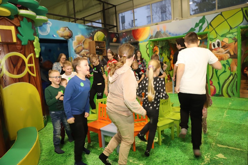 Dużym zainteresowaniem cieszy się Park Rozrywki FlySky w Kielcach. Korzystaliście z tej formy rekreacji? Szukajcie się na zdjęciach