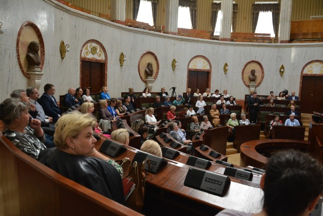 Z okazji Międzynarodowego Dnia Rodzin 16 maja w Urzędzie Wojewódzkim przeanalizowano wszystkie programy prorodzinne, które zostały ostatnio wdrożone w życie.