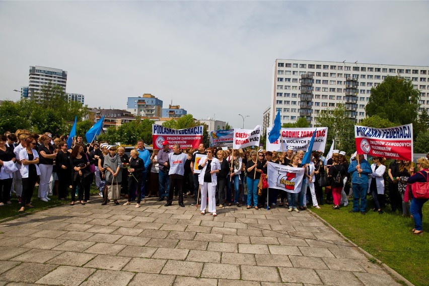 Pracownicy szpitali protestowali już 12 maja br., w...