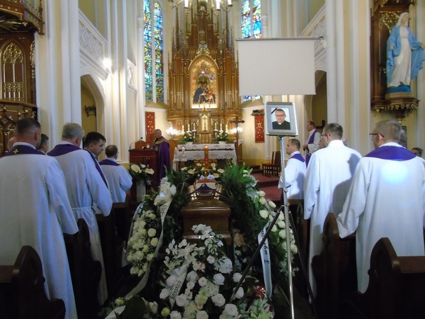 Pogrzeb ks. Arkadiusza Tymoszuka. Zmarłego nagle młodego...