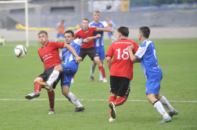 W meczu 3 ligi Stal Rzeszów wygrała ze Spartakusem Daleszyce 3:2 (1:0). Bramki strzelali: 1:0 Prędota 20, 1:1 D. Gil 47, 2:1 Reiman 62-karny, 2:2 Jezierski 65, 3:2 Giel 73.