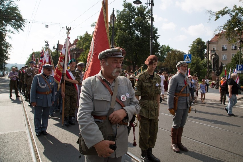 05.08.2014 krakow kadrowka przemarsz miasto pomnik...