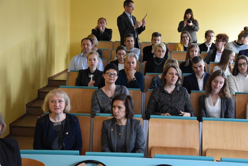 Najlepsi chemicy w regionie częstochowskim nagrodzeni. Kto...