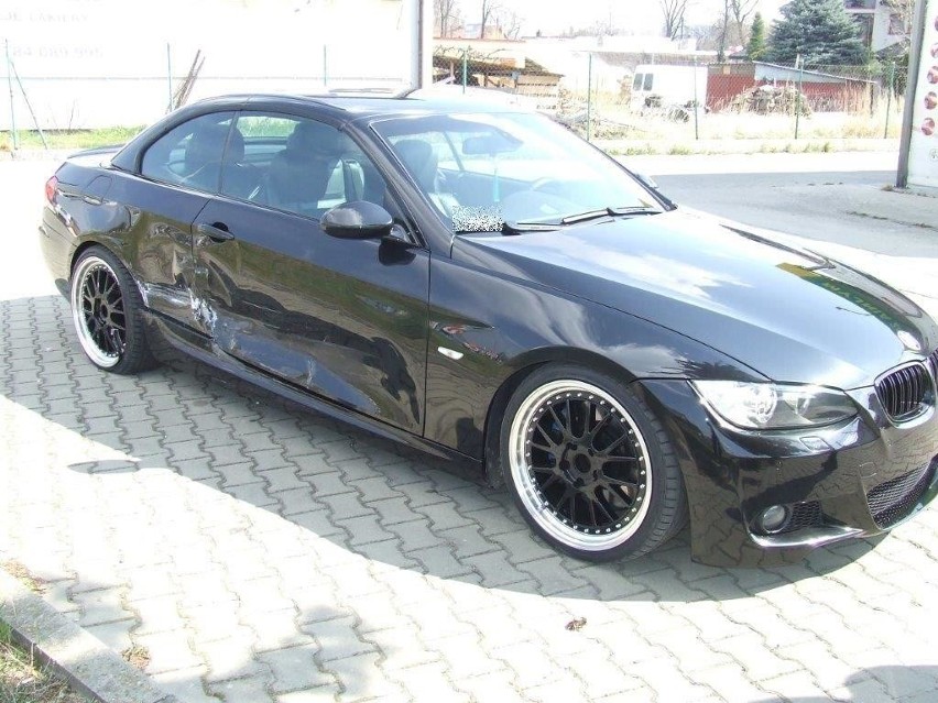 Tarnów. Kierowca bmw nie zauważył czerwonego światła. Trzy auta rozbite 