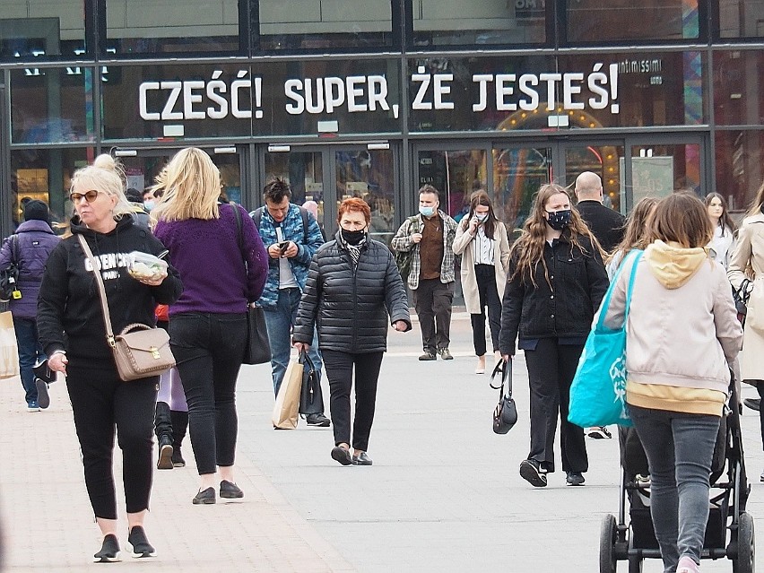 We wtorek po ponad miesiącu zostały ponownie otwarte centra...