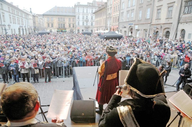 Lekcje śpiewania przyciągają na Mały Rynek setki mieszkańców oraz turystów