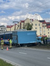 Zderzenie tramwaju z ciężarówką w centrum Krakowa. Kierowca był kompletnie pijany