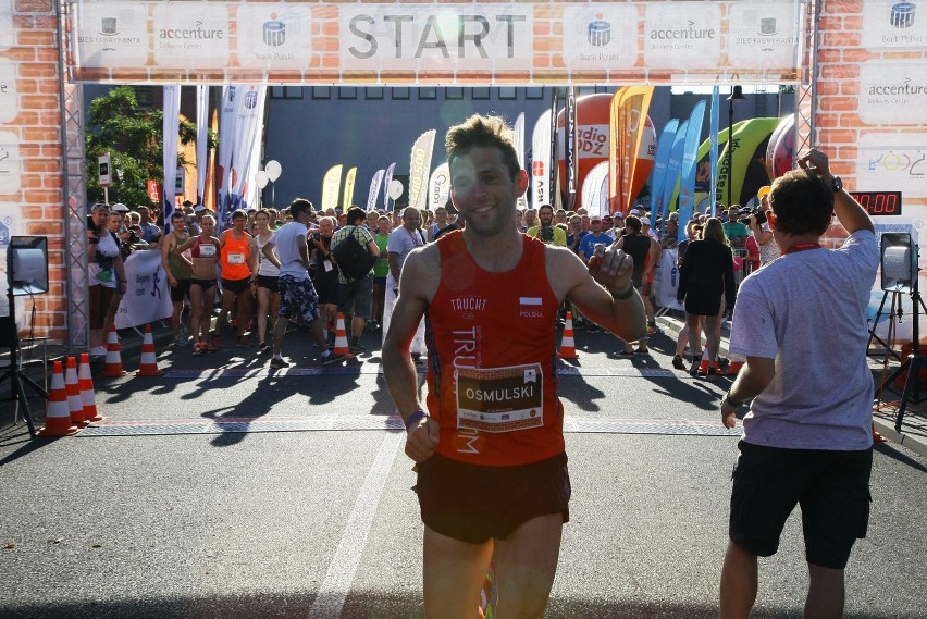 Bieg Fabrykanta 2016. 10 kilometrów szlakiem fabrykanckiej Łodzi [ZDJĘCIA]