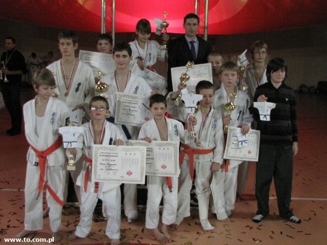 Brokowski Klub Karate Kyokushin spisał się na piątkę, tak organizacyjnie, jak i sportowo.