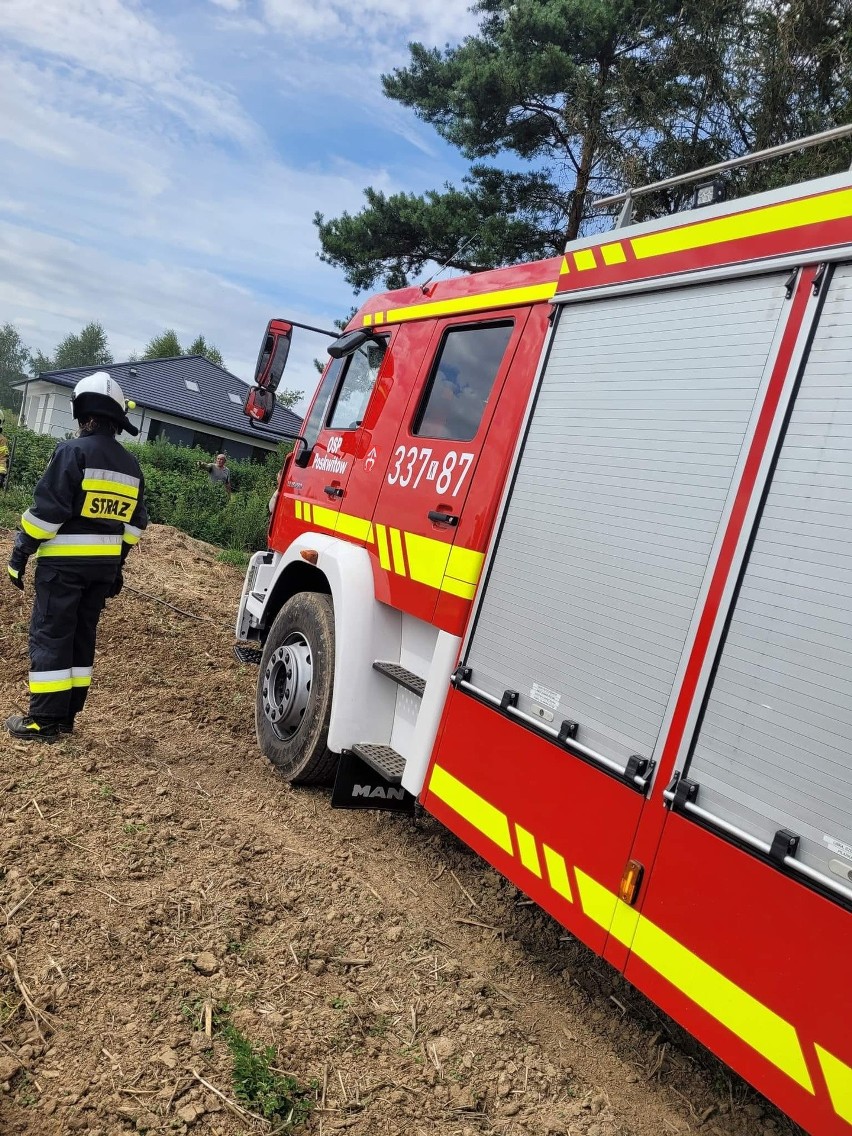 Pożar ścierniska w Widomej. Paliło się blisko domów