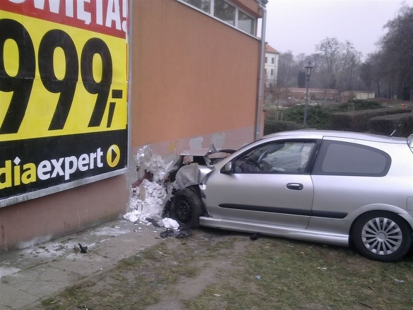 Wjechał w Budynek
Kolizja w Brzegu