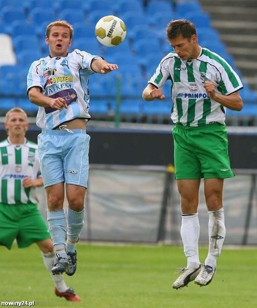 Piłkarze Wisłoki (zielono-białe stroje) muszą poczekać do czwartku na decyzje Licencyjnej Komisji Odwoławczej.