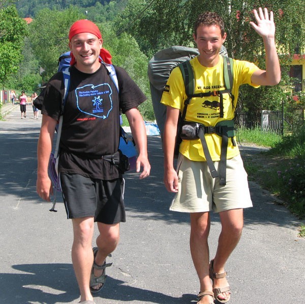 Marek Chorąży (po lewej) i Konrad Strycharski dzisiaj przed południem w Ustrzykach Dolnych.