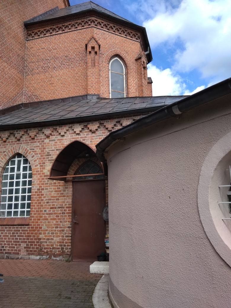 Po ataku na siostry Klaryski w Słupsku. Naprawa witraża może kosztować 